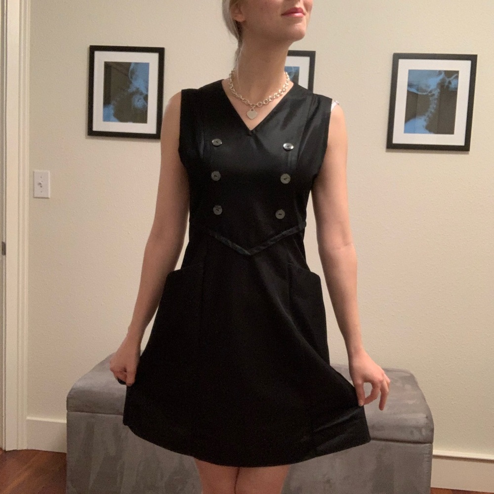 Vintage 1970s or 1960s Black dress with pockets!